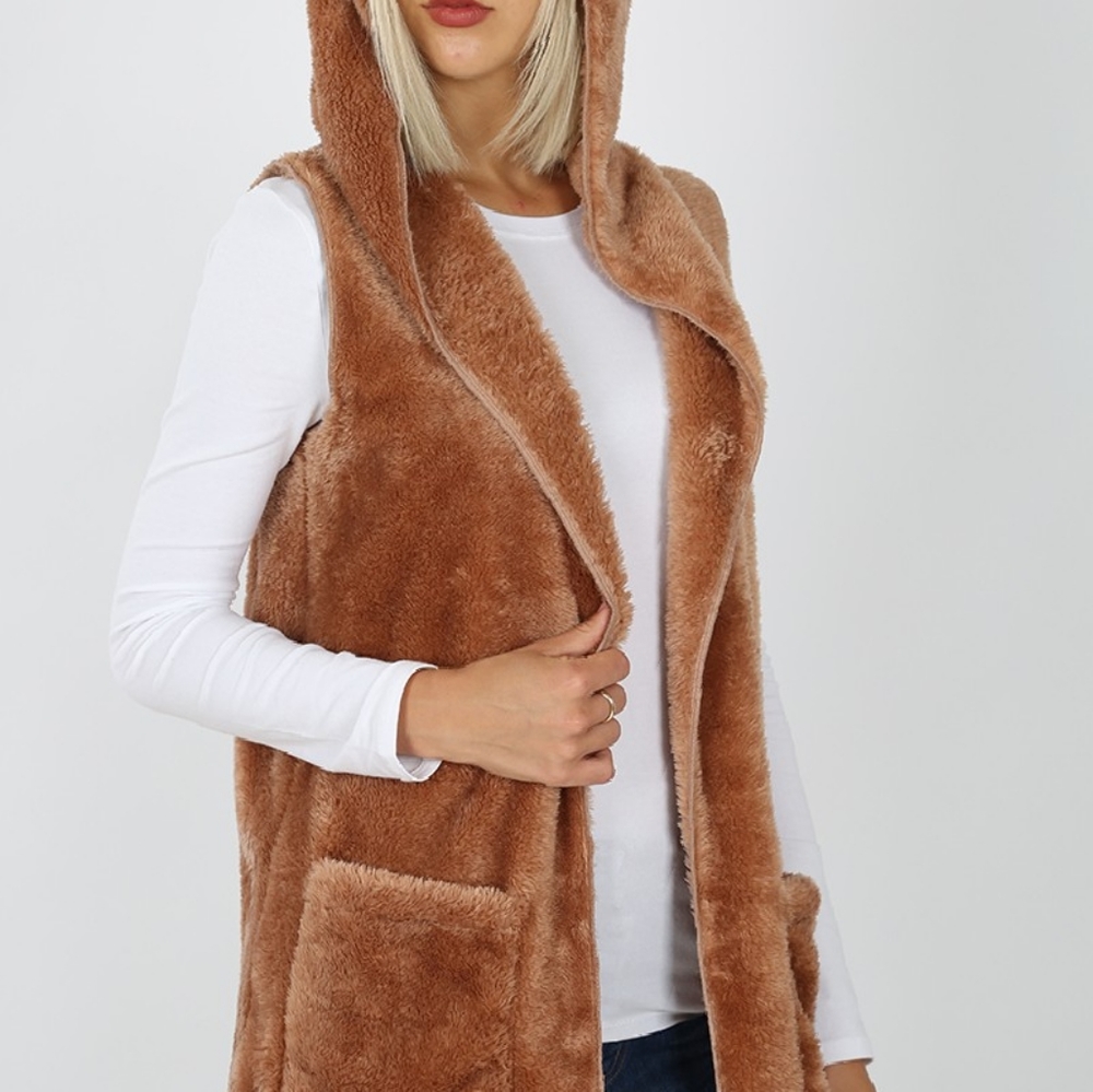 ⭐ Only 2 Left⭐Zenana Hooded Faux Fur Vest Eggshell - Picture 2 of 3